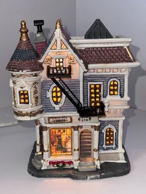 Lemax Caddington Village Watson’s Curios Row House Apartments Lighted #45105